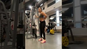 Подготовка 2. Отведения ног в тренажере в сторону стоя