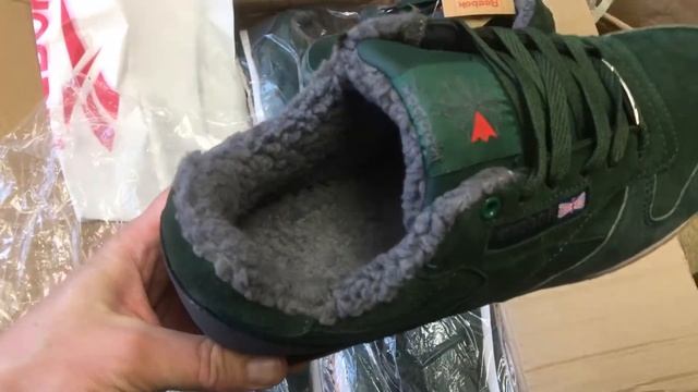 Кроссовки оптом Reebok Classic за 650 рублей от наших прямых поставщиков из Москвы смотреть онлайн