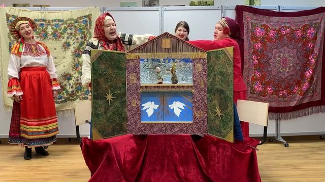 Фольклорно-этнографический "Театр на трех стульях"