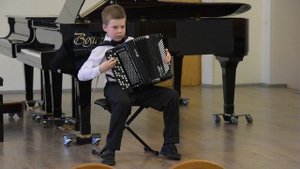 Виктор Иванов 9 лет Л. Моцарт " Ария " , В. Фоменко " Игривый котёнок "