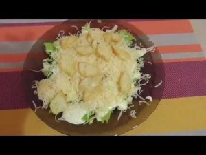 "Цезарь" салат с курицей.