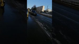 Проспект Большевиков воскресным утром
