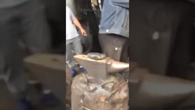 Разбил рукой камень смотреть онлайн