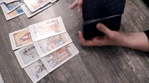 По-прежнему подглядывают за Вами? зачем? таро прогноз