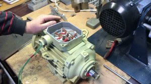 Такой должен быть двигатель для гриндера. Ну и о станках и мастерской.