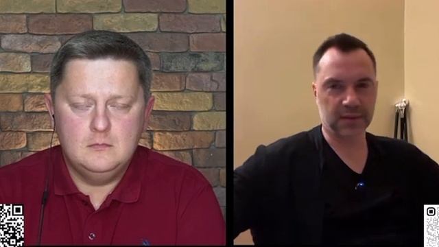 Арестович : Клоун сошел с ума наложил санкции на украинских блогеров .