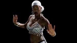 Удивительный ВОСТОЧНЫЙ ТАНЕЦ африканки  African woman dancing belly dance
