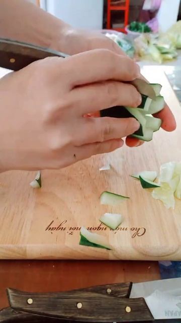 Decorate your plate with carrots and cucumbers смотреть онлайн