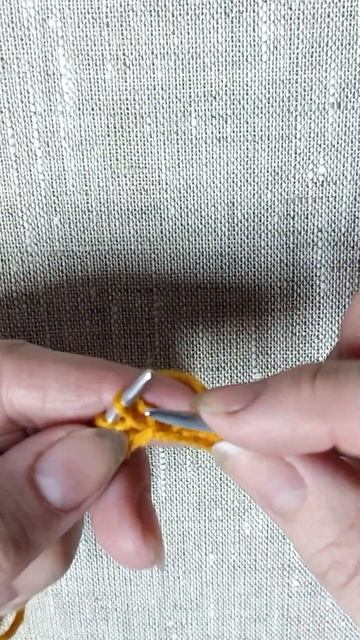 Шахматка из двух лицевых и двух изнаночных петель. Узоры спицами. #shorts #shortsvideo смотреть онлайн