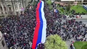 Десятки тысяч человек в Белграде вышли на акцию в поддержку президента Александра Вучича