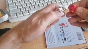 Как приклеить зеркало заднего вида к лобовому стеклу Хендай Акцент