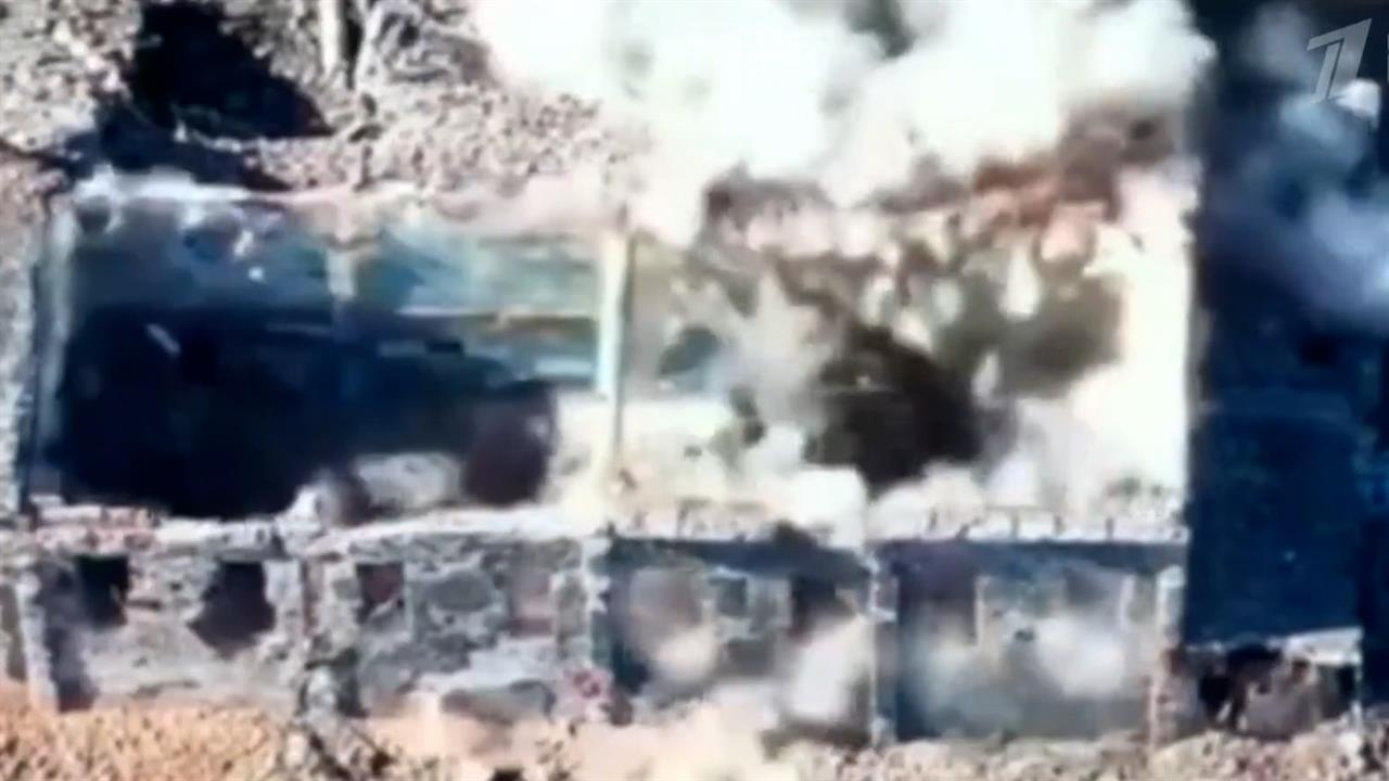 Российский боец в одиночку подорвал укрытие украинских боевиков: видео