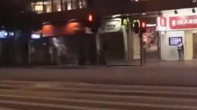 прошел сквозь автобус смотреть онлайн