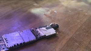 Замена коннектора АКБ iPhone 4s.  Replacement battery connector iPhone 4s.