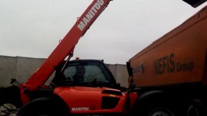 Телескопический сельскохозяйственный погрузчик MANITOU MLT 735 погрузка подсолнечника