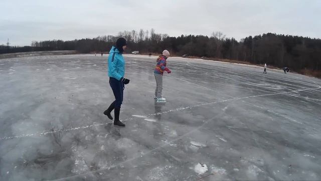 Выходные. Катаемся на коньках.