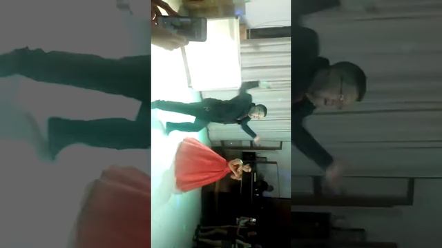 XV de Sahira Vals moderno смотреть онлайн