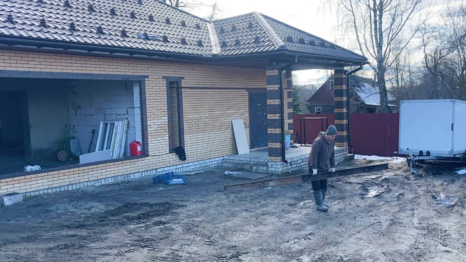 Все заботы легли на плечи мужа. Ремонт в доме должен продолжаться. Жизнь простых людей в деревне.