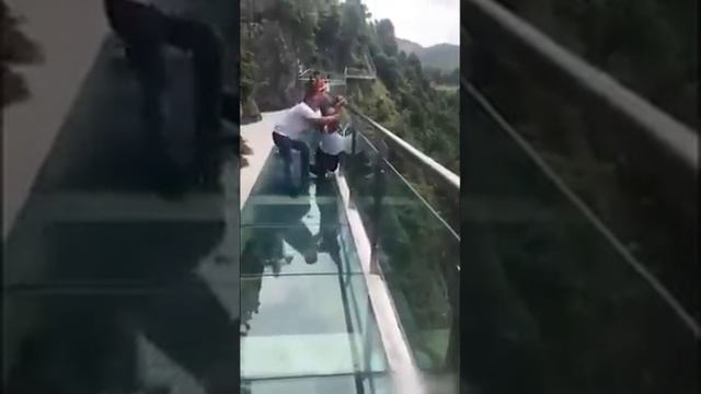 Ponte più spaventoso del mondo смотреть онлайн