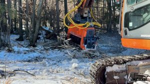 НОВИНКА! Экскаватор с ДОПОЛНИТЕЛЬНОЙ гидростанцией и супер мульчер UM-Forest