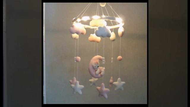 Музыкальный мобиль для девочки розовый из фетра "Мишка на луне" полный комплект смотреть онлайн
