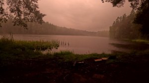 Звуки дождя и раскаты грома. Голубое озеро. 4k