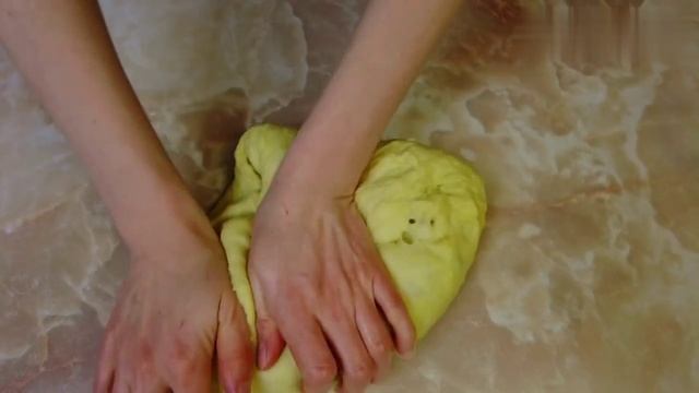 Делюсь семейным рецептом вкусных куличей. Всегда готовлю их на Пасху.