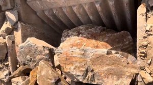 Строительство, дробление щебёнки