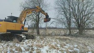 Как расчистить участок с помощью экскаватора? Измельчитель веток для экскаватора