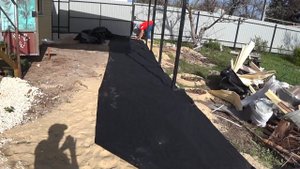 ВЛОГ : ПАРКОВКА  ДЛЯ АВТО НА ДАЧЕ ИЗ ЩЕБНЯ СВОИМИ РУКАМИ / СОБРАЛИ ЛАВКУ / УБРАЛАСЬ В ДОМИКЕ