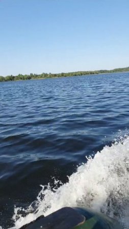 Озерна))рассекаем на лодке