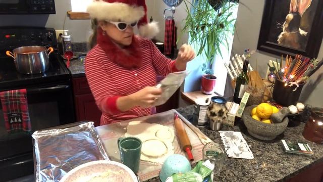 How to make easy 3 ingredient dough cut out ornaments: paw prints/hand prints with Studio Tamera смотреть онлайн