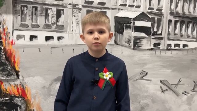 Беларусь помнит. Стихи о войне читает школьник в проекте 80 строк о Победе. Стих про войну ко Дню По