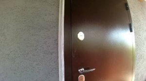 Обделываю входную дверь в дом. Оператор купается в БАМЕЙНЕ.