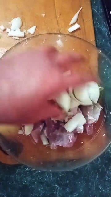 Шашлик по-домашньому, свинина лопатка. Маринуємо м'ясо. #shorts #food #україна