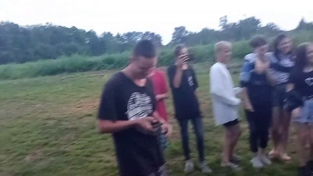 Реп-батл двух начинающих реперов.