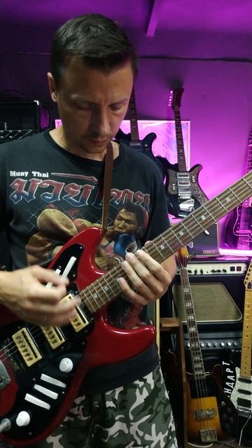 🎸 ЧТО ДЕЛАТЬ ГИТАРИСТУ ЕСЛИ НЕТ ПЕДАЛИ ДЕЛЕЙ? #гитара #гитарист #урокиигрынагитаре #jolana #delay
