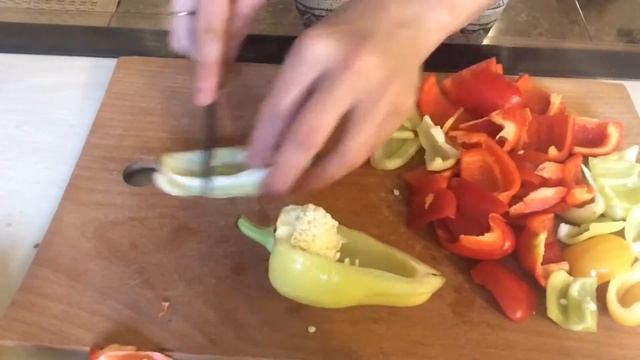 Всього 3 інгредієнти .Жарений болгарський перець з каперсами та оливками