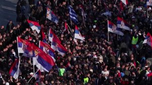 Более девяти тысяч человек в Белграде вышли на улицы на акцию в поддержку действующих властей