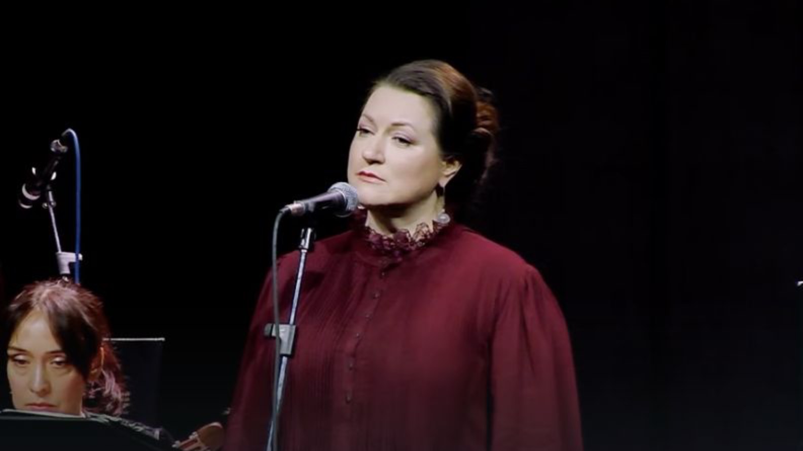1 «Война глазами женщины» - концерт Ирины Крутовой и Оркестра "Малахит" - к 80-летию Великой Победы!