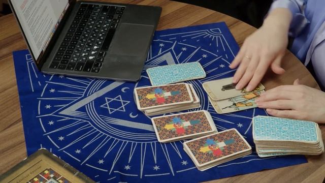 КАК сочетать карты в раскладе без ошибок? 🙌🏻 Анастасия Рафаелян #обучениетаро #тарорасклад