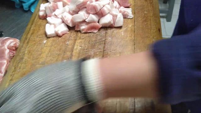 Mora Kansbol in action,,,REAL HUNTING KNIFE,,, смотреть онлайн