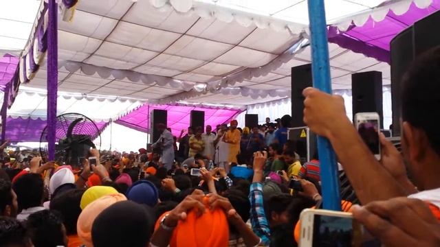 Ranjit bawa iphone di party live show zira