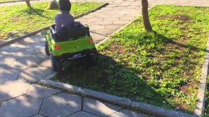 Алекс  катался за рулем машинки. Видео про машинки новинки