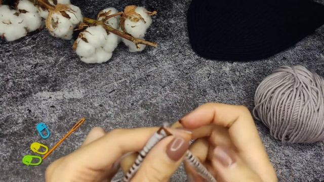 Шапка с модной макушкой спицами/МК/Knitting pattern for stylish hat смотреть онлайн