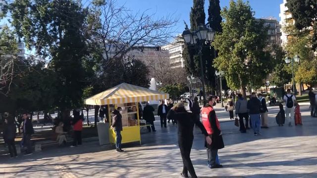 Πανέμορφες εικόνες από το Σύνταγμα !! Οι τσολιάδες, η πλατεία και μουσικοί του δρόμου ! смотреть онлайн