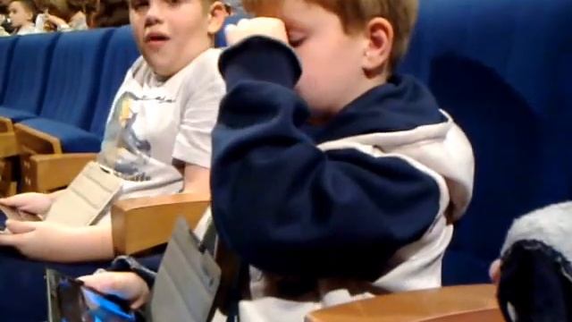 09.12.2012 Даник и Габик перед спектаклем смотреть онлайн