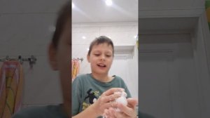 Клим пробует ньютоновскую жидкость