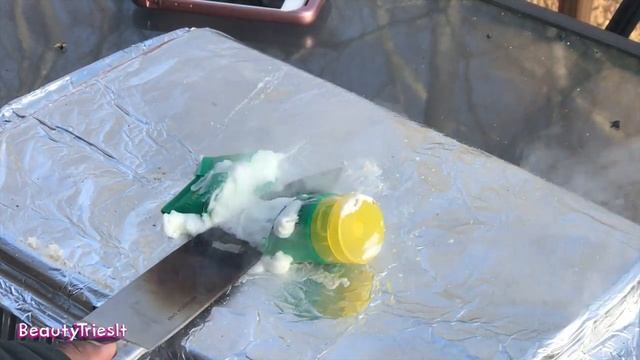 1000 Degree Knife Vs EVERYTHING!!!!!!! SHAKEN SODA CAN смотреть онлайн