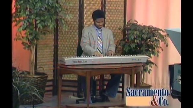 ROBERT TURNER PLAYS "SOMEWHERE OVER THE RAINBOW" LIVE! ON NEWS 10(ABC) смотреть онлайн